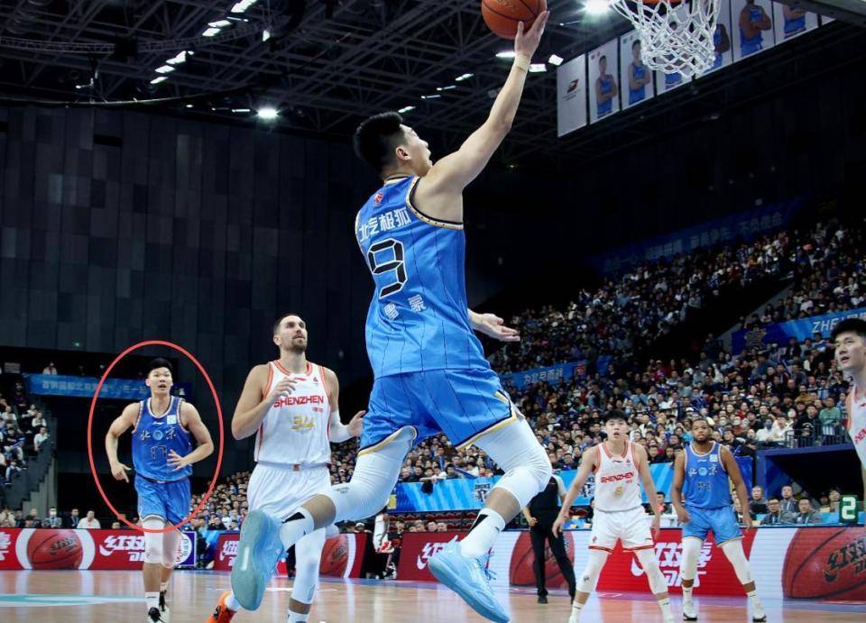 半岛体育-中超浙江队外援布彭扎坠楼身亡